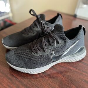 Nike Flyknit React Sz 10 Mens